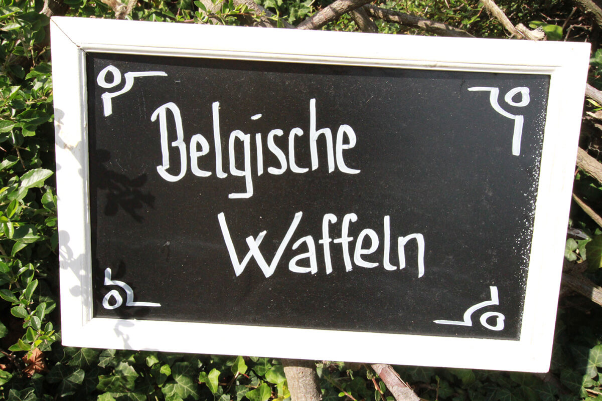 Tafel mit der Aufschrift belgische Waffeln